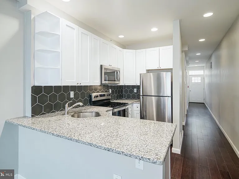 2408 W Thompson St #1 — Photo 2