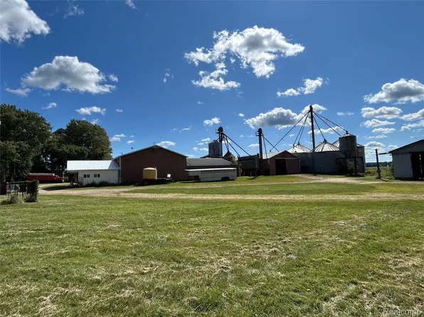 16465 Almont Rd, Allenton, MI 48002