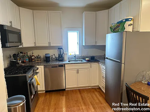 527 E 3rd St #3R Photo 1