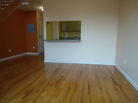 2nd image of 2293 Pacific St #3