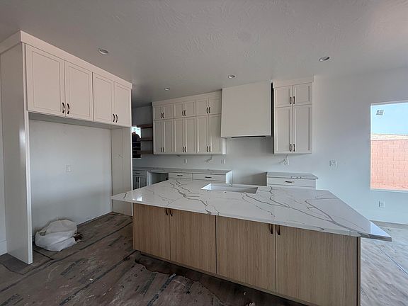 4th image of 2115 E Tawny Ridge Dr