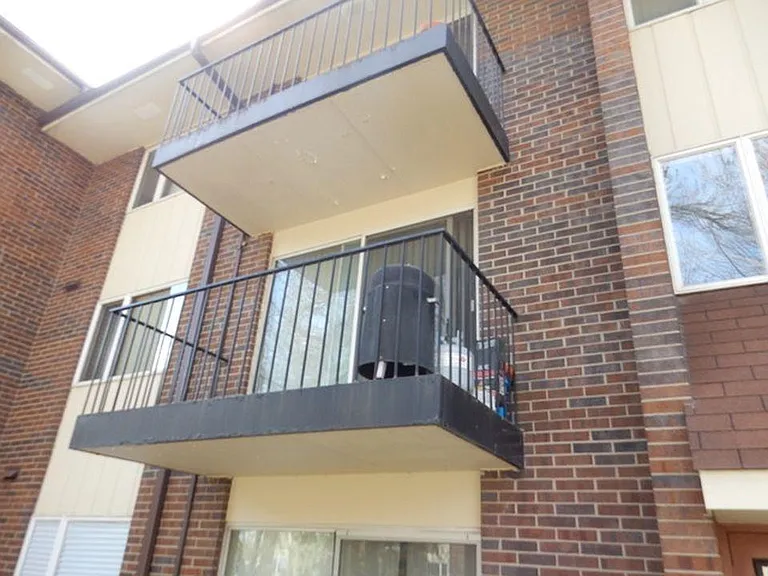 5S100 Pebblewood Ln #E5 — Photo 2