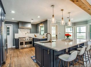 1015 Canterbury Hill St, Terrell Hills, TX 78209