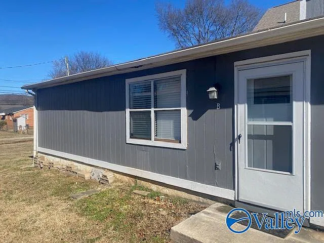 2 bed, 1.0 bath, 744 sqft, $995 — Photo 1