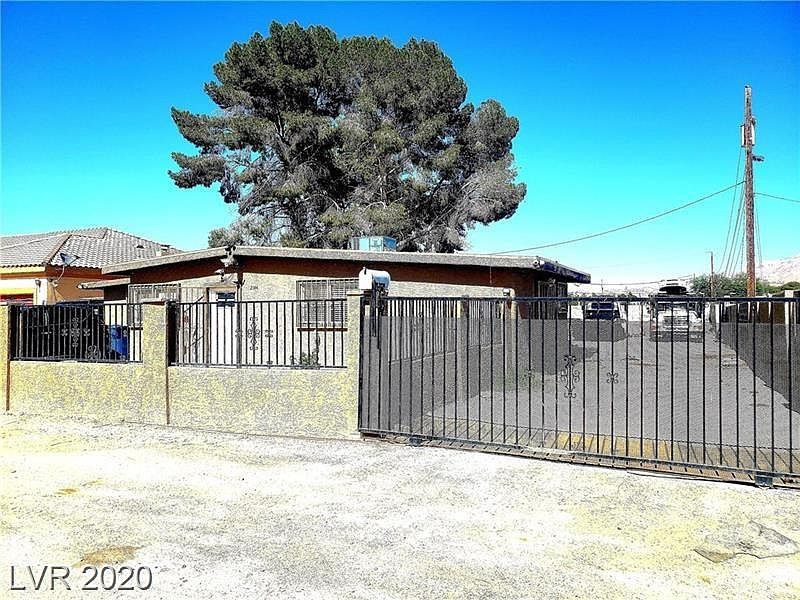 2nd image of 2144 Camel St