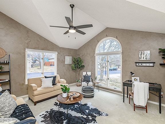 4th image of 2401 Lloyd Ct