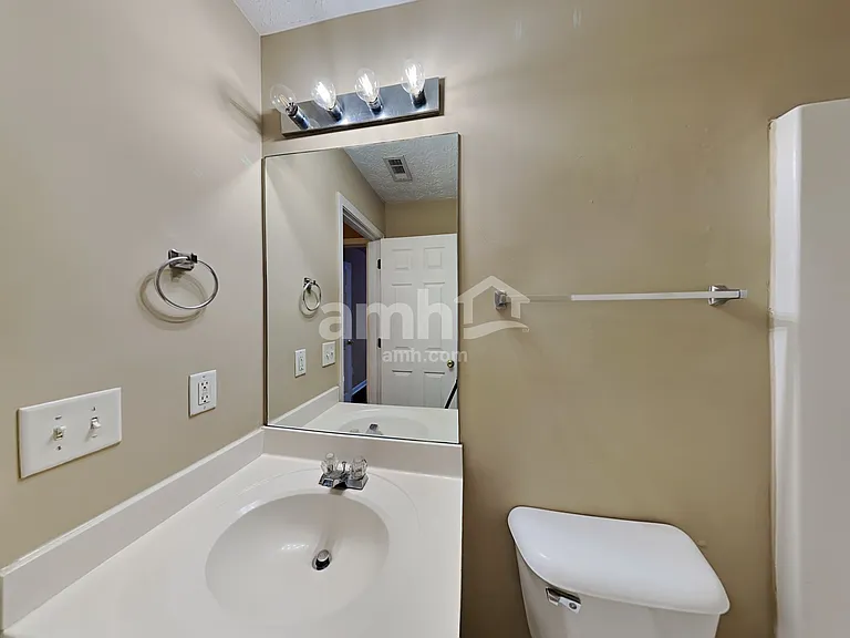 1394 Ivey Pointe Dr — Photo 15