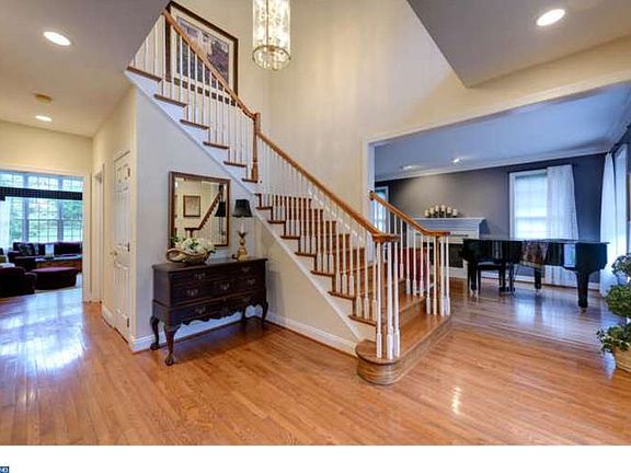 3rd image of 1040 S Wisteria Dr