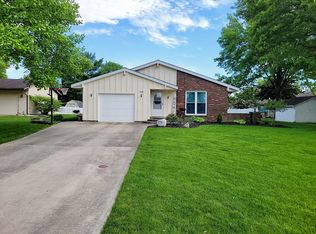 919 Poppy Dr, Wapakoneta, OH 45895