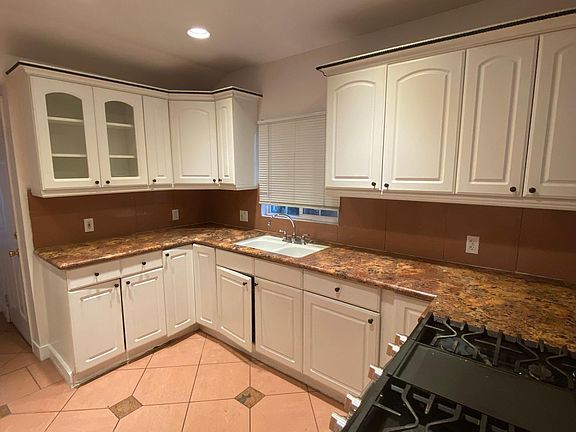 3rd image of 846 W 60th St #846