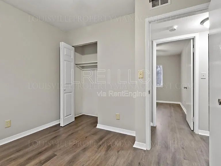 2423 Lindsay Ave #4 — Photo 8