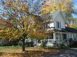 9711 Main St, Hebron, IL 60034