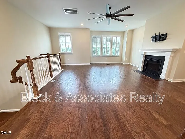 537 Austin View Blvd — Photo 11