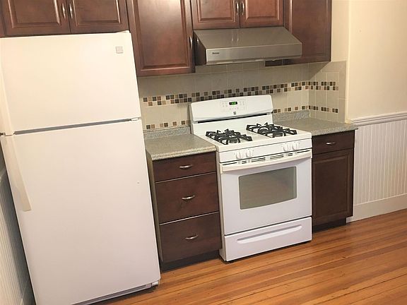 2nd image of 134-136 Broadway