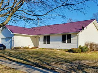 105 S 2nd St, Allendale, IL 62410