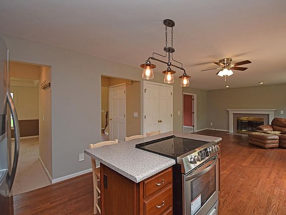 5th image of 940 Watch Creek Dr