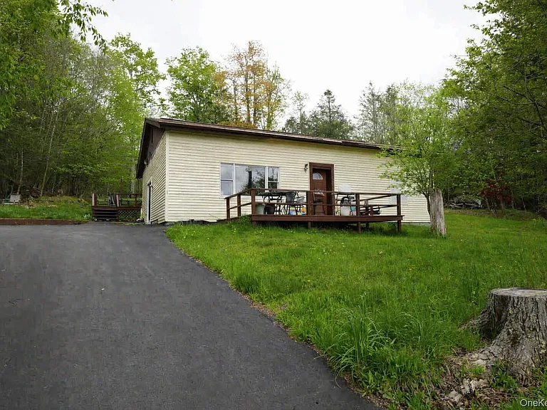 180 Winston Dr — Photo 1