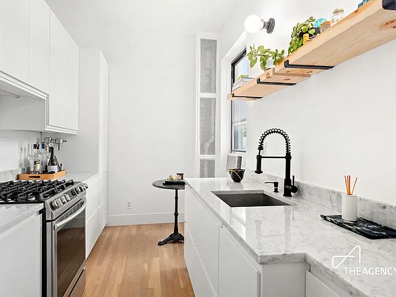 4th image of 334 W 22nd St APT 18