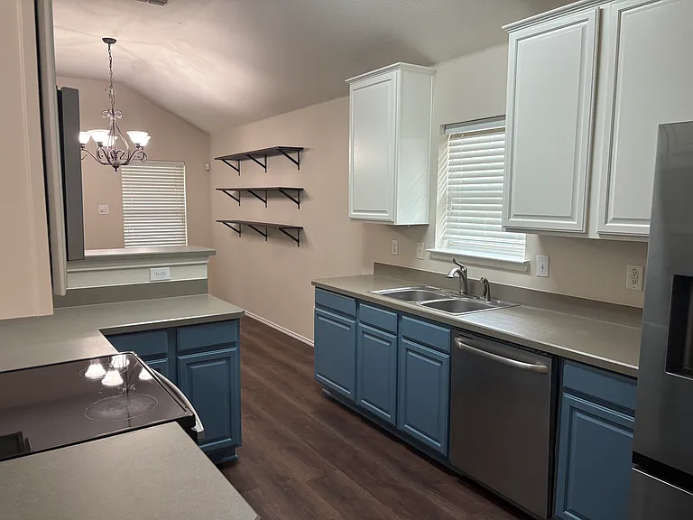 4517 Fox Sedge Ln — Photo 6