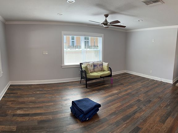 3rd image of 929 E Shadowlawn Ave
