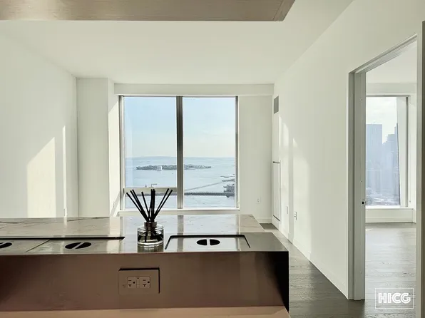 252 South St #66K, New York, NY 10002