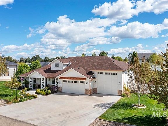 3rd image of 15164 Pinehurst Way