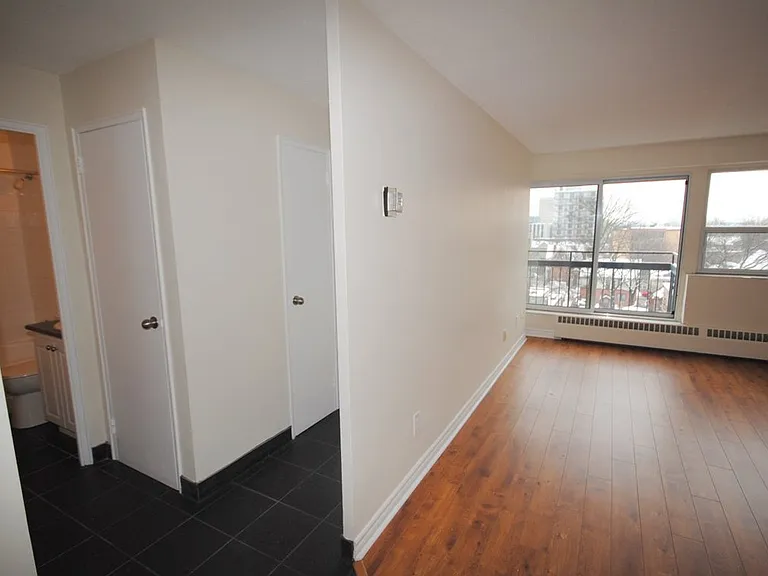 360 Frank St — Photo 10