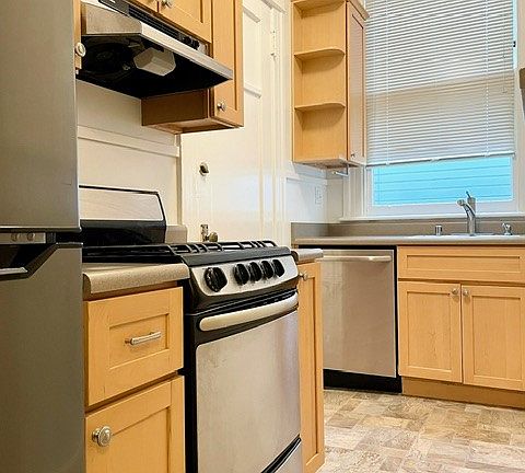 5th image of 2516 Octavia St APT 2