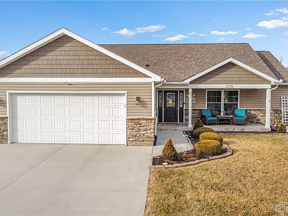 2nd image of 2735 Douglas Dr