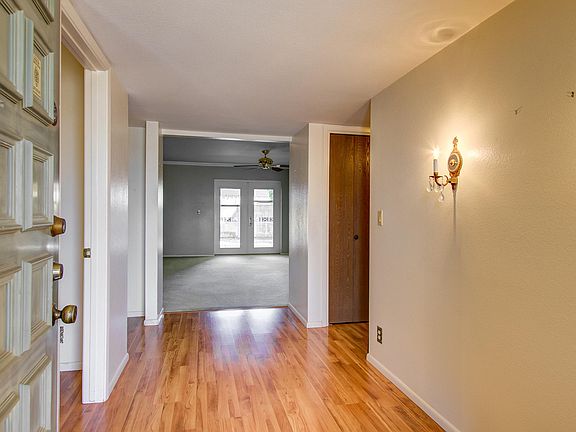 3rd image of 5052 E Emerald Ave