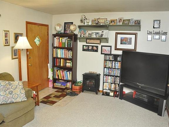 4th image of 420 E Bon Air Dr