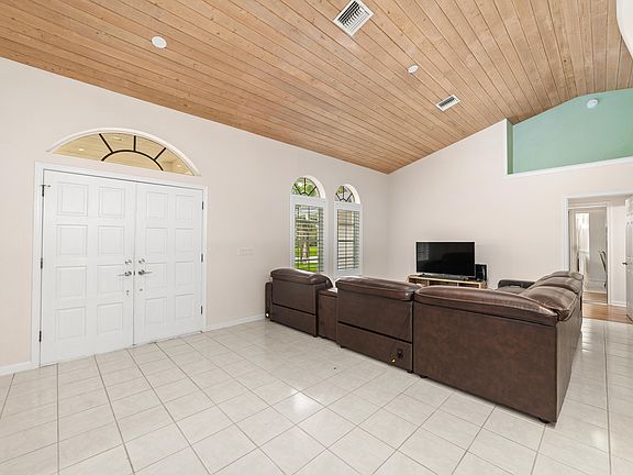 4th image of 2042 SW Capeador Street