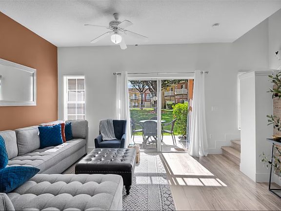 4th image of 1084 Park Ridge Cir