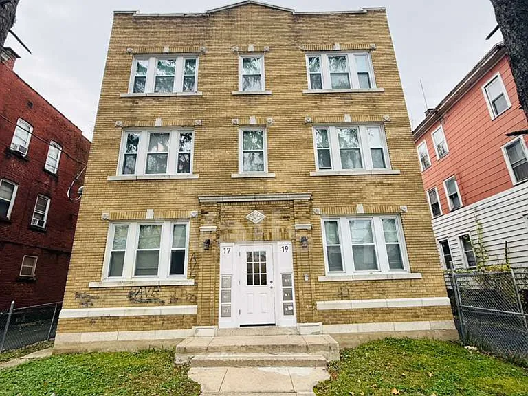 17-19 Cabot St #1 — Photo 7