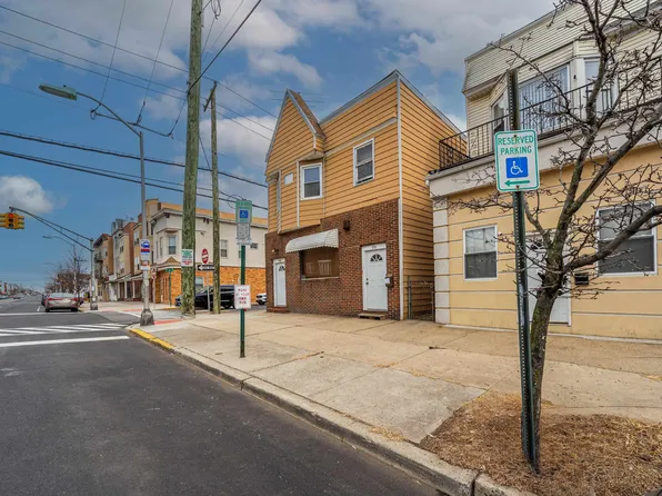 378 Avenue C image 2 of 22