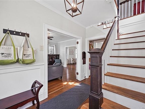 5th image of 138 Hastings Ave