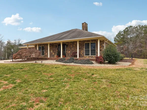 3745 Dockside Ln, Sherrills Ford, NC 28673