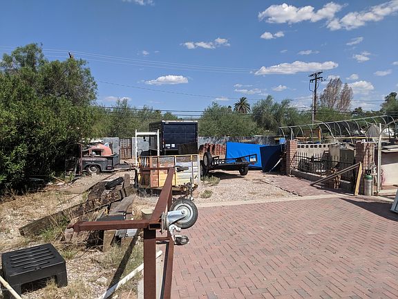 3rd image of 944 N Alvernon Way