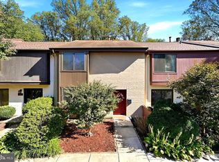 2053 Golf Course Dr, Reston, VA 20191