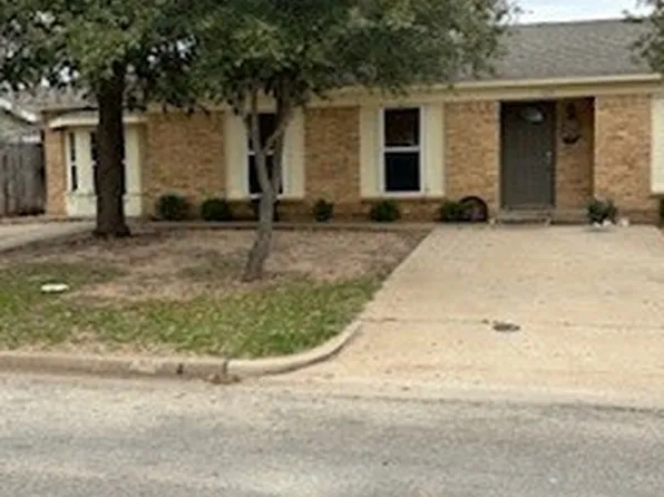 521 David Davis Dr, Mc Gregor, TX 76657