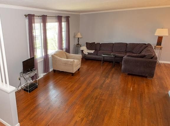 3rd image of 2116 Peachtree Ln