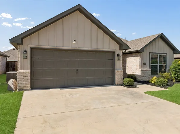 108 Maverick Ln, Pilot Point, TX 76258