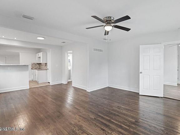 4th image of 826 MACKINAW Street