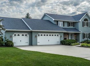750 Mary Lee Dr, Fond Du Lac, WI 54935