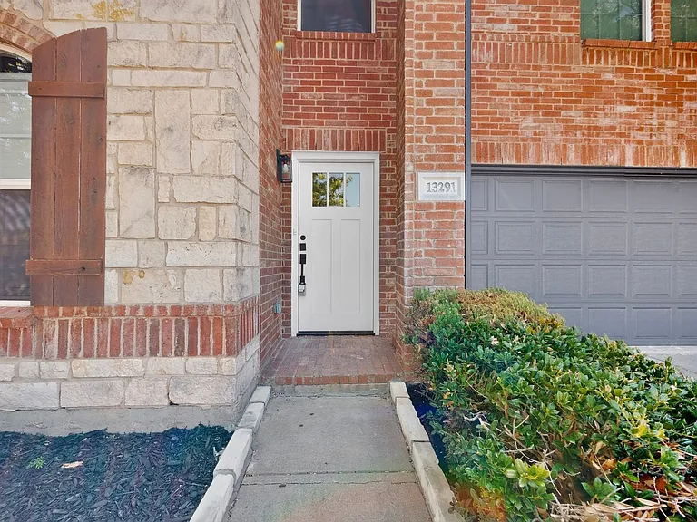 13291 Guerin Dr — Photo 6