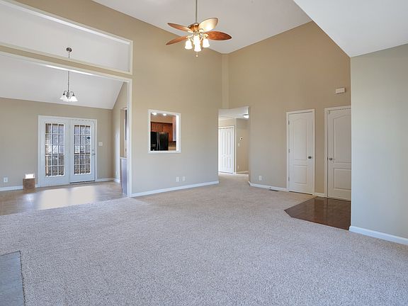 5th image of 522 Oakmont Dr