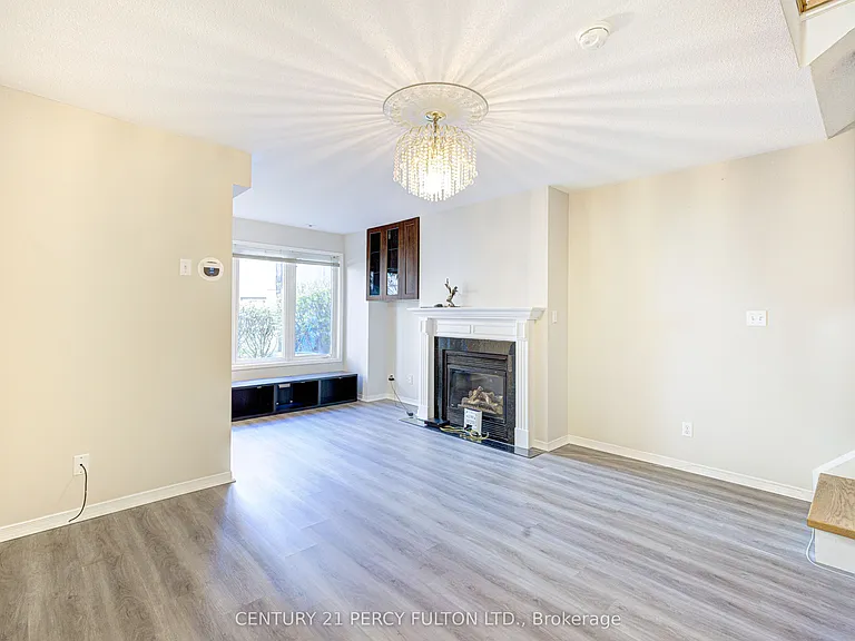 28 Rosebank Dr #907 — Photo 9