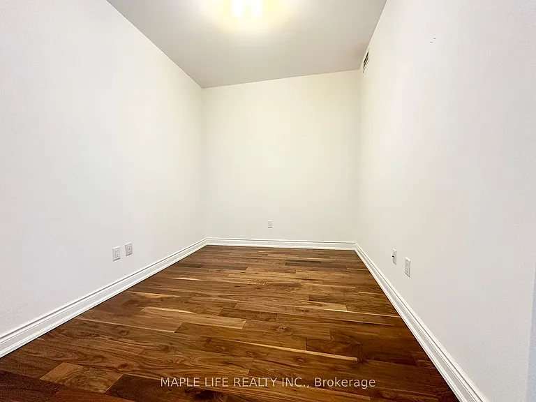 388 Yonge St #7110 — Photo 8