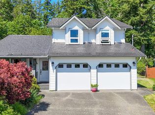 1692 Meadowbrook Dr, Campbell River, BC V9W 7E7