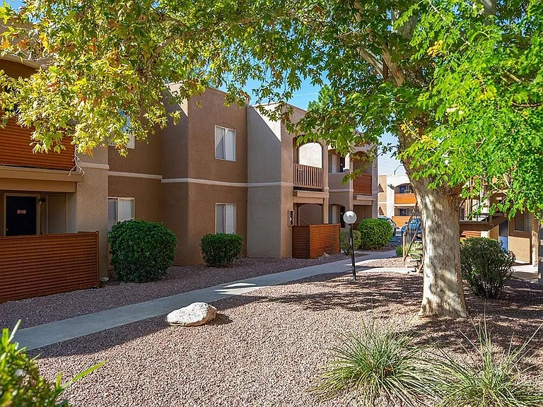 College Town Tucson- Near The U of A — Photo 25